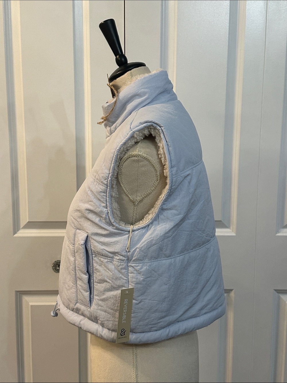 New vest with pockets - Picture 4 of 14